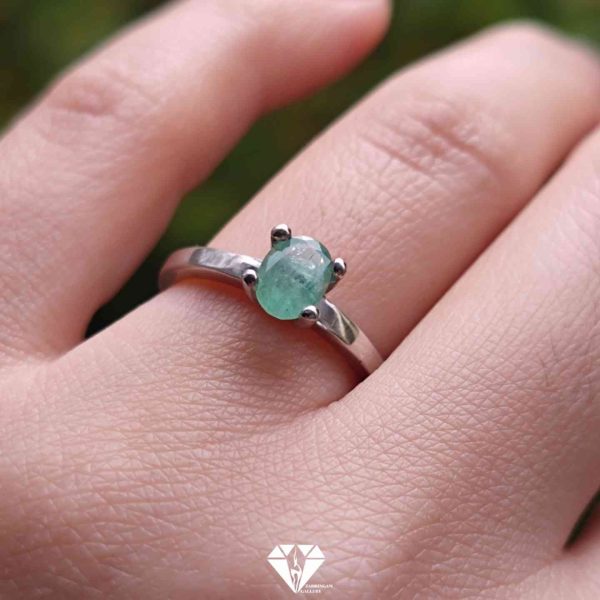 انگشتر زمرد زنانه